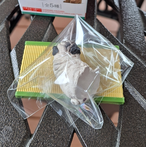 Bowing Tree Frog and Pug Blind Box Figurines - Picture 3 of 4